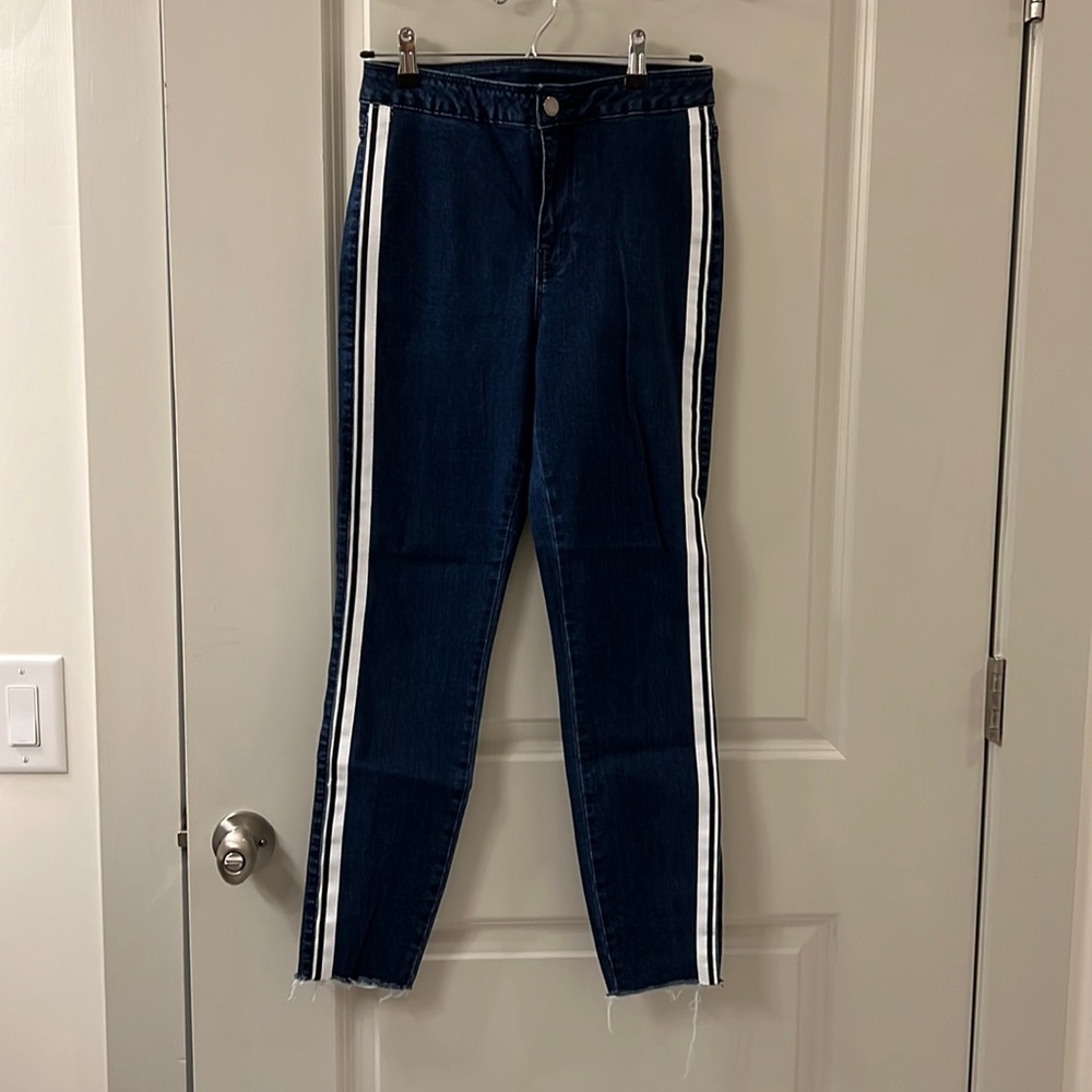 Dex jeans with white stripe down side